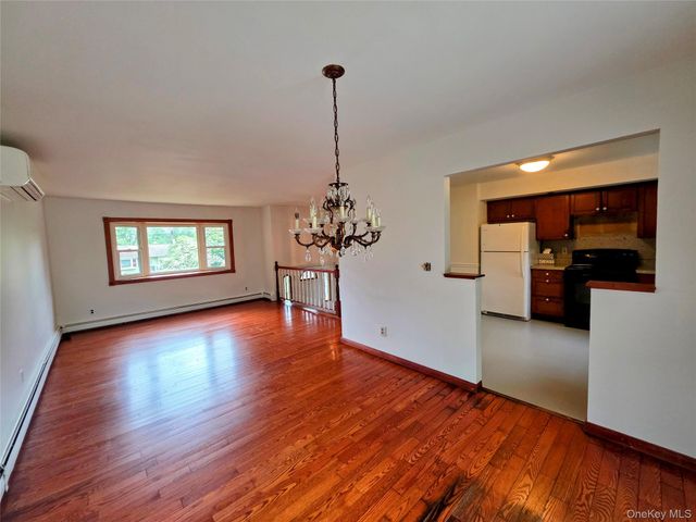 3 Abbey Road, Hyde Park, NY 12538