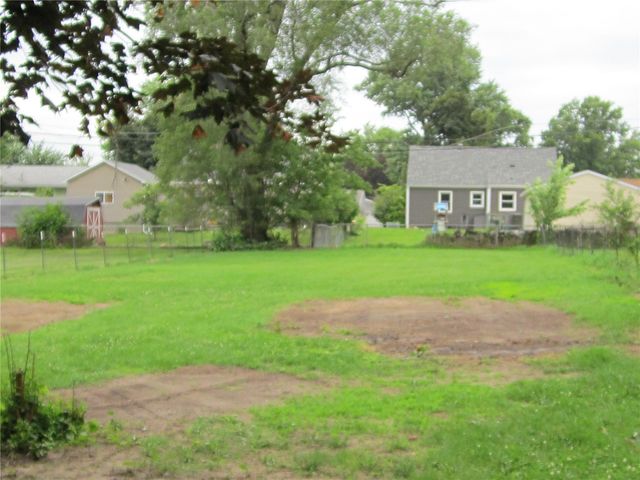 2402 Fruitland Boulevard SW, Cedar Rapids, IA 52404