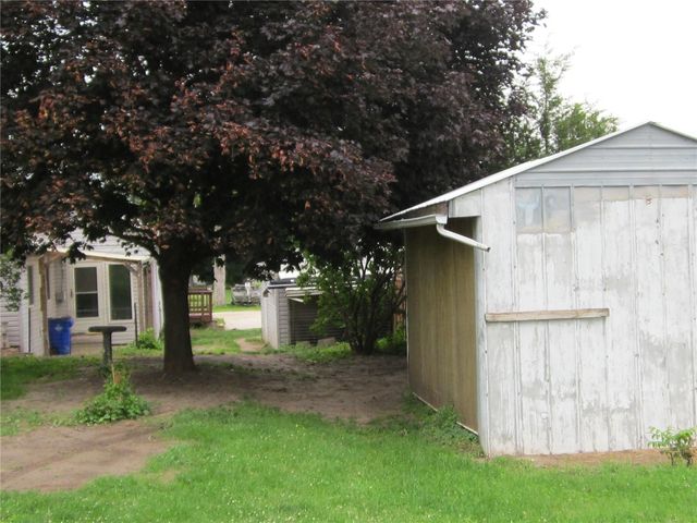 2402 Fruitland Boulevard SW, Cedar Rapids, IA 52404