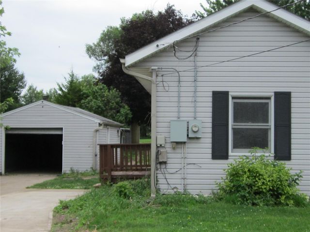 2402 Fruitland Boulevard SW, Cedar Rapids, IA 52404