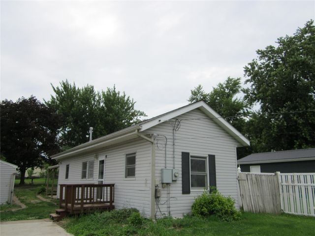 2402 Fruitland Boulevard SW, Cedar Rapids, IA 52404