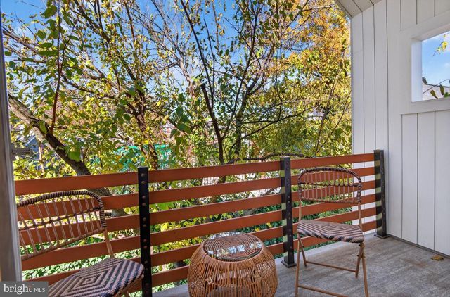 109 N BROOKSIDE DR, Arlington, VA 22201