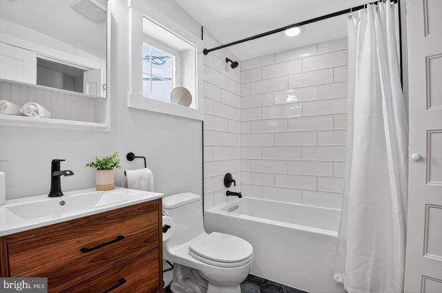 109 N BROOKSIDE DR, Arlington, VA 22201