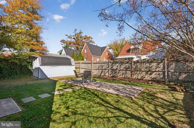 109 N BROOKSIDE DR, Arlington, VA 22201