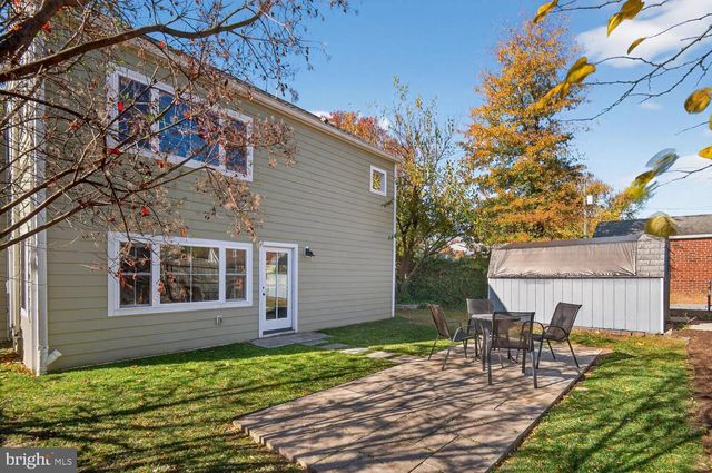 109 N BROOKSIDE DR, Arlington, VA 22201