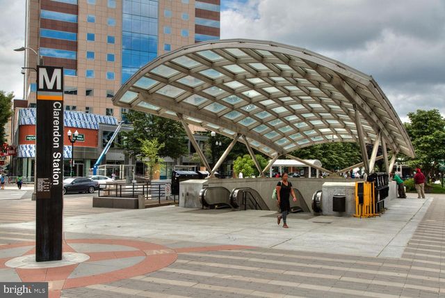 109 N BROOKSIDE DR, Arlington, VA 22201