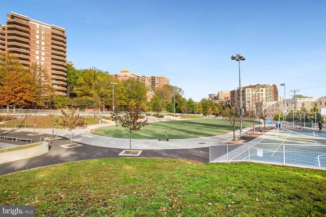 109 N BROOKSIDE DR, Arlington, VA 22201