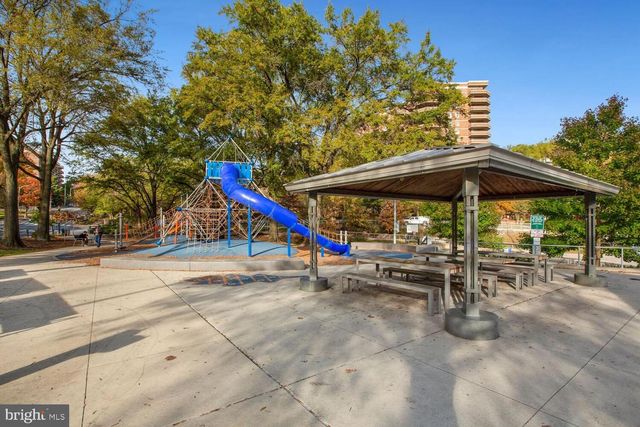 109 N BROOKSIDE DR, Arlington, VA 22201