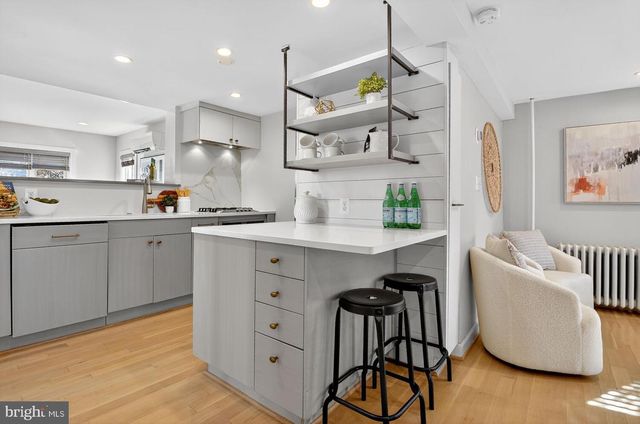 109 N BROOKSIDE DR, Arlington, VA 22201