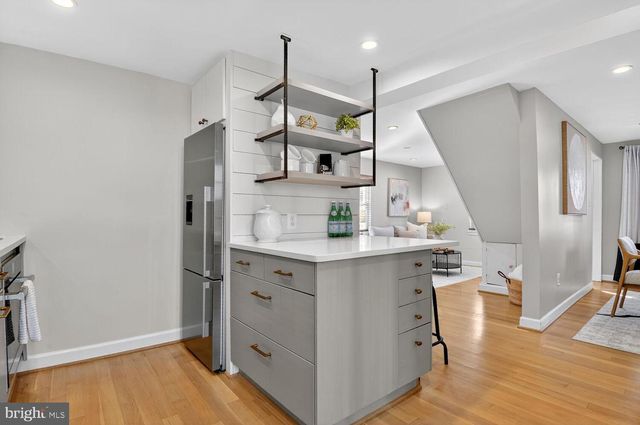 109 N BROOKSIDE DR, Arlington, VA 22201