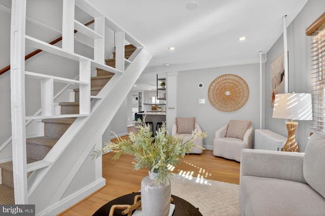 109 N BROOKSIDE DR, Arlington, VA 22201