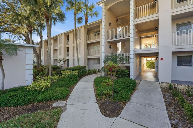437 CERROMAR LANE 520, Venice, FL 34293