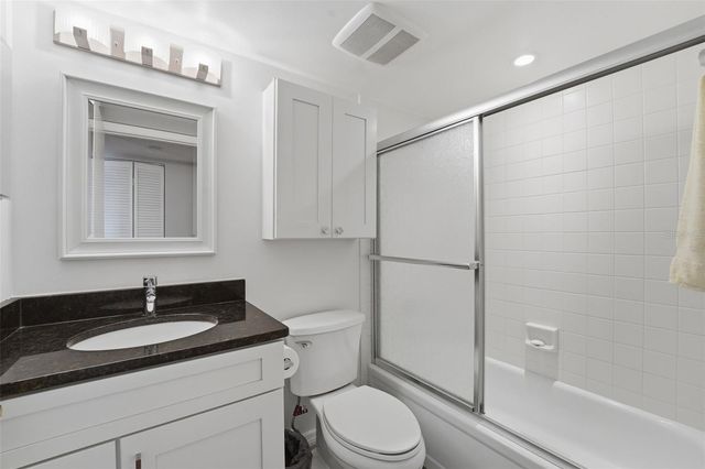 437 CERROMAR LANE 520, Venice, FL 34293