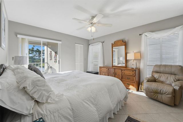 437 CERROMAR LANE 520, Venice, FL 34293