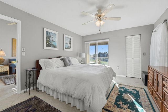 437 CERROMAR LANE 520, Venice, FL 34293