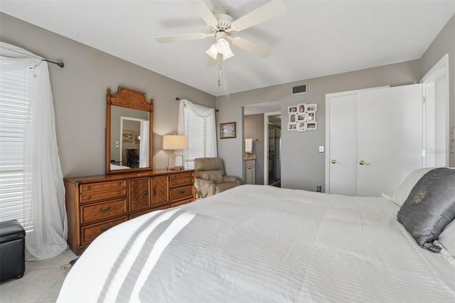 437 CERROMAR LANE 520, Venice, FL 34293