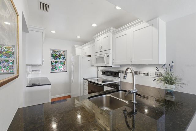 437 CERROMAR LANE 520, Venice, FL 34293