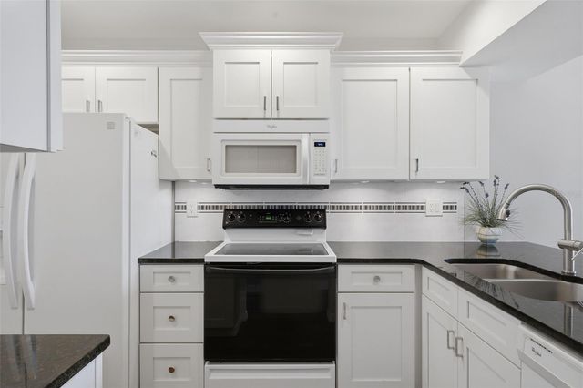 437 CERROMAR LANE 520, Venice, FL 34293