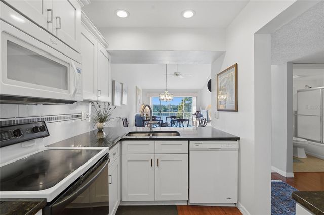 437 CERROMAR LANE 520, Venice, FL 34293