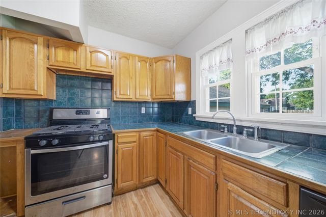 3239 E 4th Street, Tulsa, OK 74104