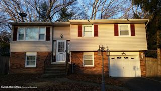 16 Oak Leaf Lane, Toms River, NJ 08755