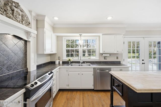 2006 Round Ridge Rd, Louisville, KY 40207