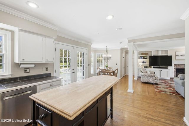 2006 Round Ridge Rd, Louisville, KY 40207