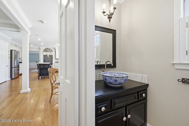 2006 Round Ridge Rd, Louisville, KY 40207