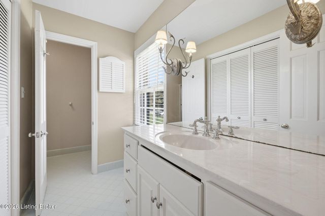 2006 Round Ridge Rd, Louisville, KY 40207