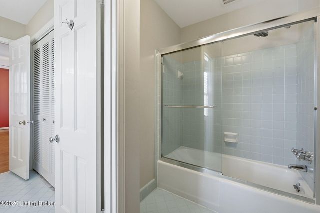 2006 Round Ridge Rd, Louisville, KY 40207