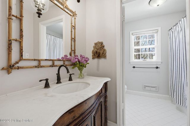 2006 Round Ridge Rd, Louisville, KY 40207