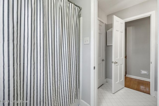 2006 Round Ridge Rd, Louisville, KY 40207