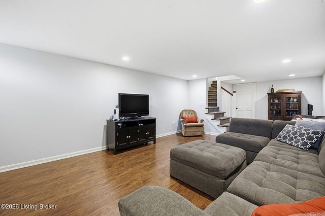 2006 Round Ridge Rd, Louisville, KY 40207