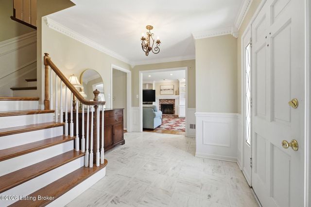 2006 Round Ridge Rd, Louisville, KY 40207