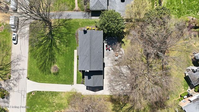 2006 Round Ridge Rd, Louisville, KY 40207