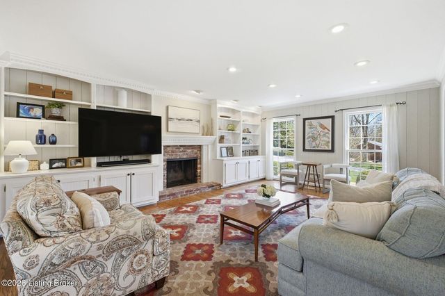 2006 Round Ridge Rd, Louisville, KY 40207