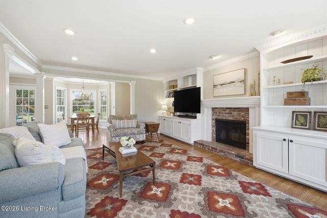 2006 Round Ridge Rd, Louisville, KY 40207