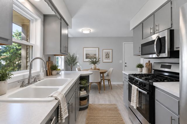 10913 Washington Street NE, Blaine, MN 55434