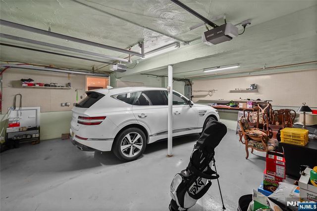 318 Briarcliff Lane, Paramus, NJ 07652