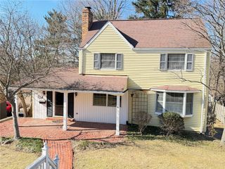 5684 Valleyview Dr, Bethel Park, PA 15102