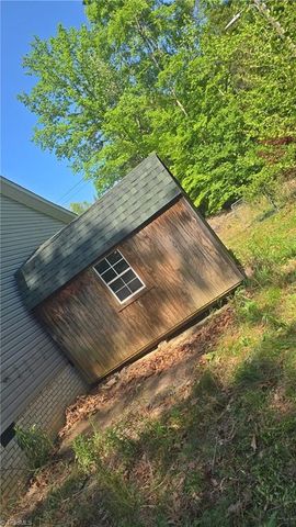 526 Jimmy Creek Road, Thomasville, NC 27360