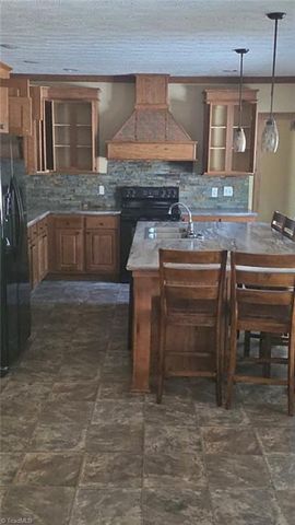 526 Jimmy Creek Road, Thomasville, NC 27360