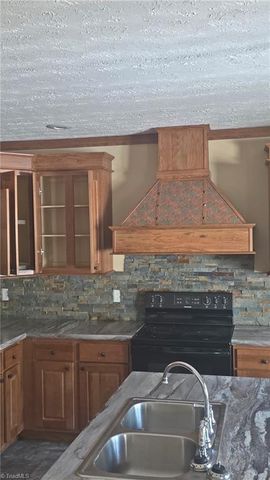 526 Jimmy Creek Road, Thomasville, NC 27360