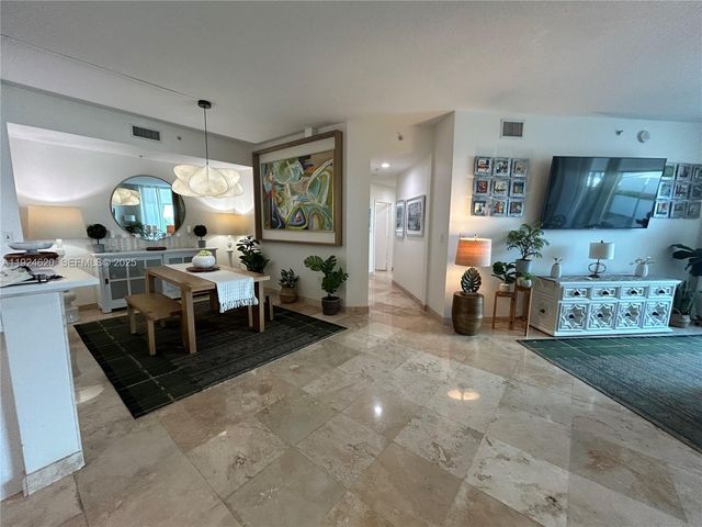9055 SW 73 CT 809, Miami, FL 33156