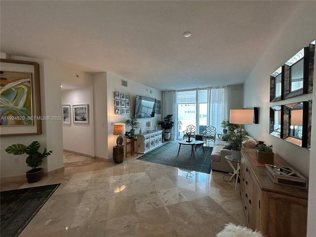 9055 SW 73 CT 809, Miami, FL 33156