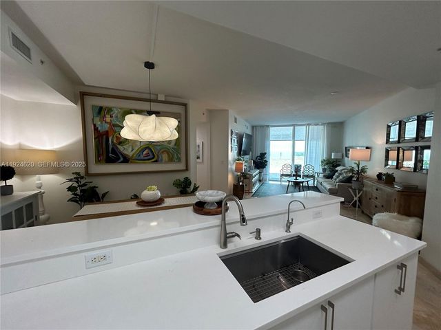 9055 SW 73 CT 809, Miami, FL 33156