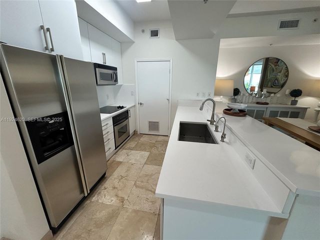 9055 SW 73 CT 809, Miami, FL 33156