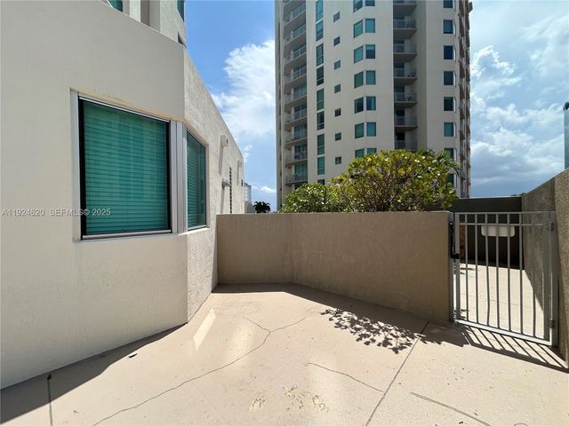 9055 SW 73 CT 809, Miami, FL 33156