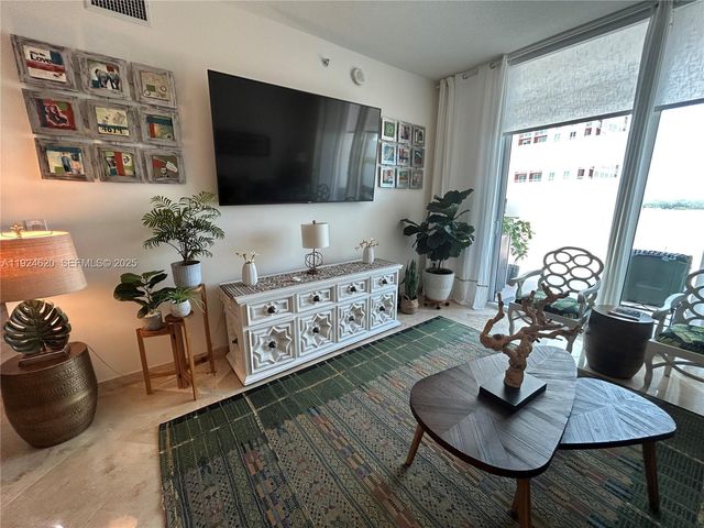 9055 SW 73 CT 809, Miami, FL 33156