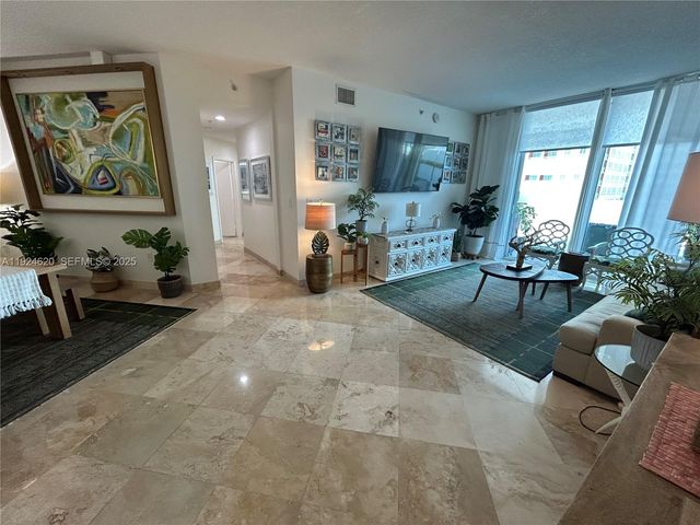 9055 SW 73 CT 809, Miami, FL 33156